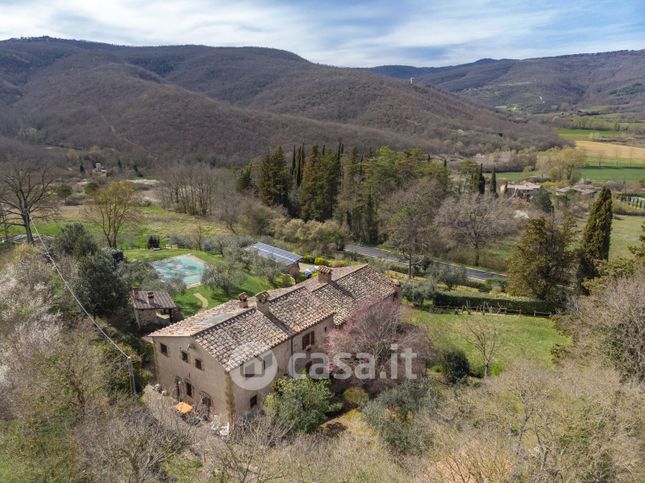 Casa indipendente in residenziale in 