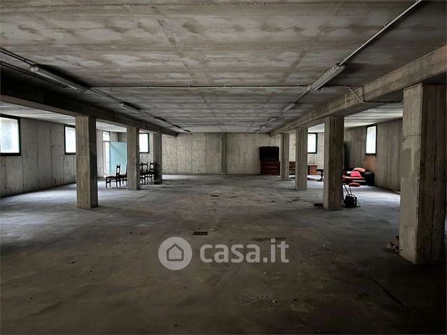 Capannone in commerciale in Via dell'Industria