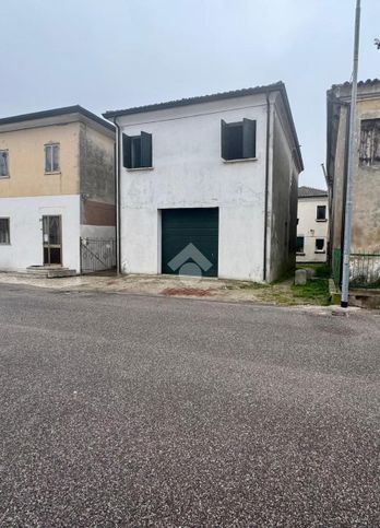 Casa indipendente in residenziale in Via XXV Aprile 77