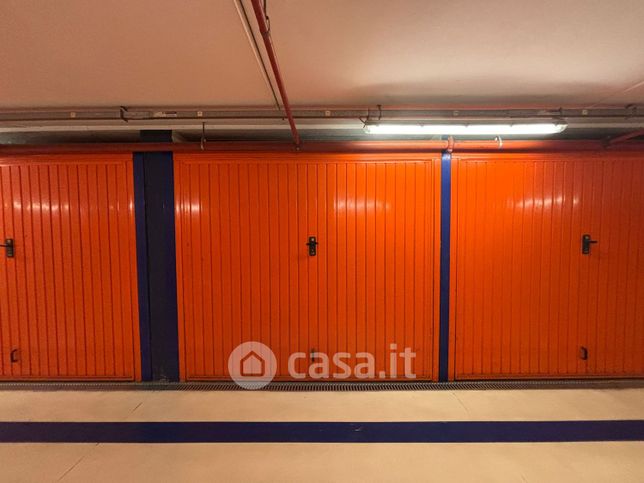 Garage/posto auto in residenziale in Via Vittorio Alfieri