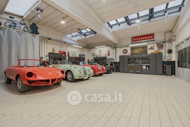 Capannone in commerciale in Via Giulio Pastore 2