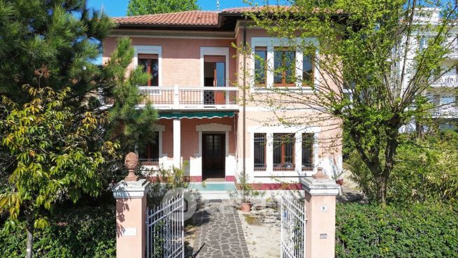 Villa in residenziale in Viale Trento e Trieste 9