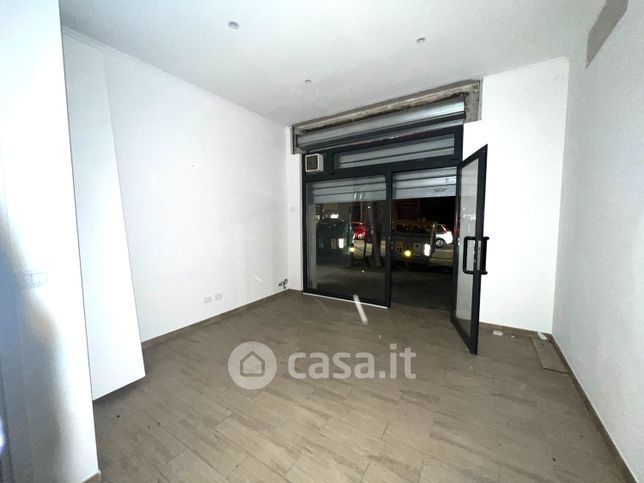 Ufficio in commerciale in Via Edoardo Ferravilla 1