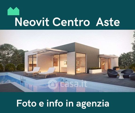 Box/posto auto in residenziale in Via XXV Aprile