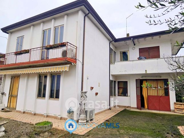 Casa indipendente in residenziale in Via Oroboni