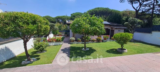 Villa in residenziale in Via Nettunense 9