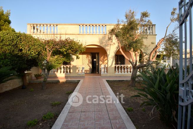 Villa in residenziale in Via Pianosa 10