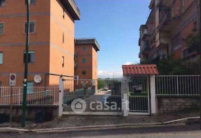 Box/posto auto in residenziale in Via dell'Industria 16