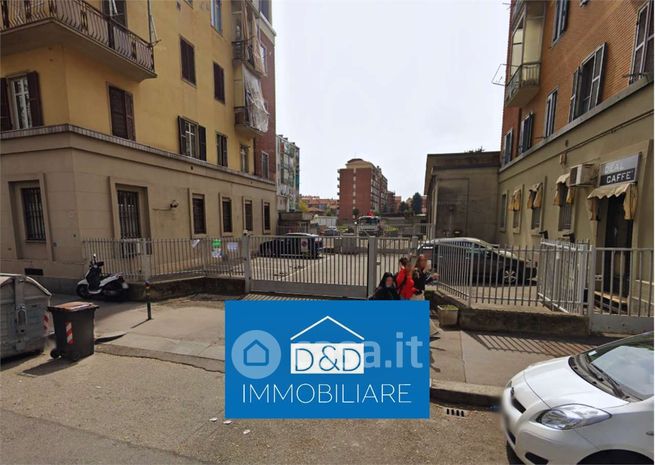 Box/posto auto in residenziale in Largo Sempione 166