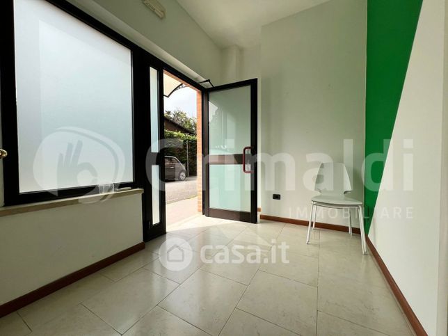 Ufficio in commerciale in 