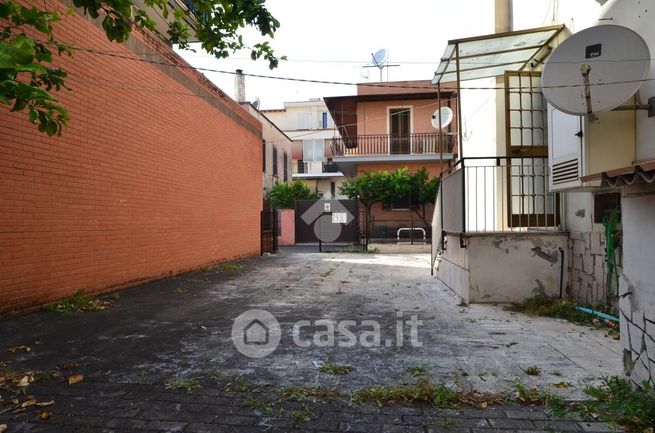 Box/posto auto in residenziale in Via Imperatore Adriano 13