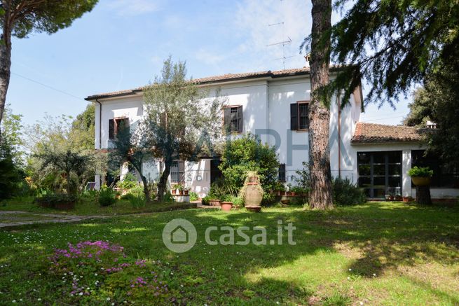 Villa in residenziale in Via dei Canarelli