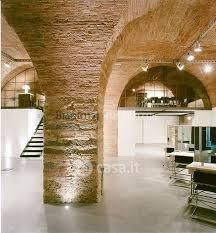 Capannone in commerciale in 