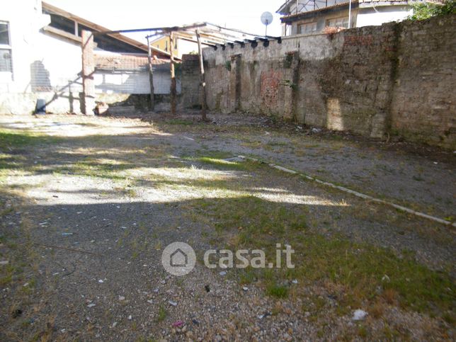 Negozio/locale commerciale in commerciale in Via Alessandro Volta