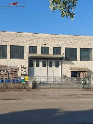 Capannone in commerciale in Via Martin Luther King