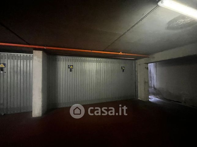 Box/posto auto in residenziale in Via dal Lino 23 /2