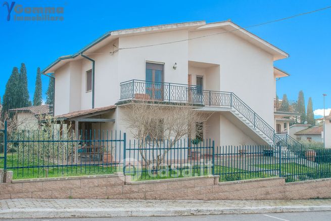 Casa bi/trifamiliare in residenziale in Via Cosa