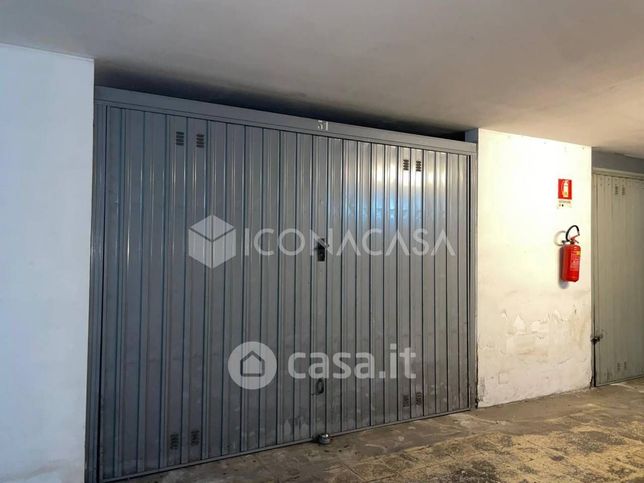 Box/posto auto in residenziale in Via Giuseppe Musci 1
