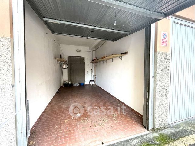 Garage/posto auto in residenziale in Via Aulo Persio 24