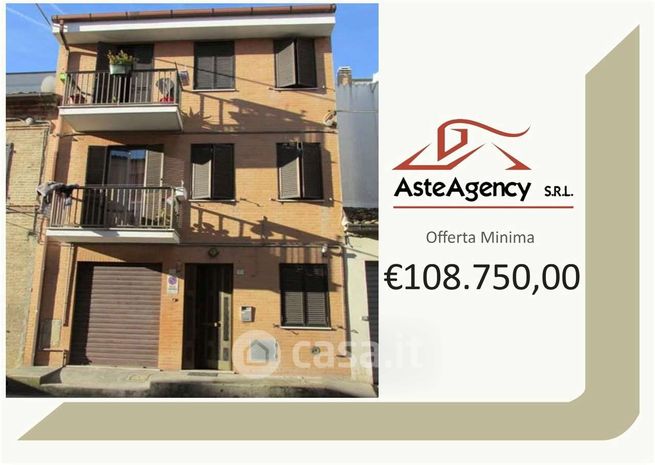 Casa indipendente in residenziale in Via Mauro Macchi 103