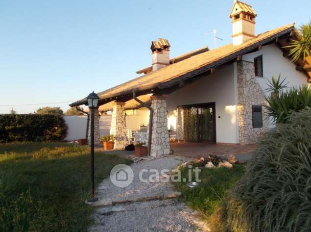 Casa bi/trifamiliare in residenziale in Via Mar dei Sargassi