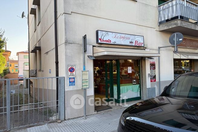 Negozio/locale commerciale in commerciale in Via Renato Fucini 26