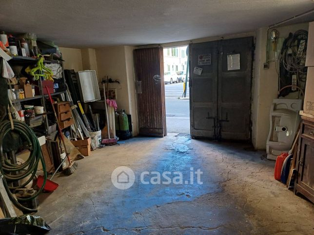 Box/posto auto in residenziale in Via Guido Monaco