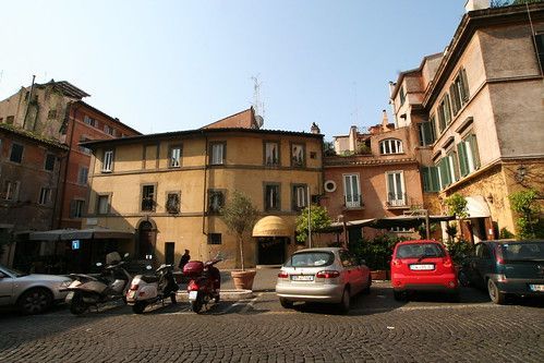 Attività/licenza (con o senza mura) in commerciale in Piazza della Gensola 1