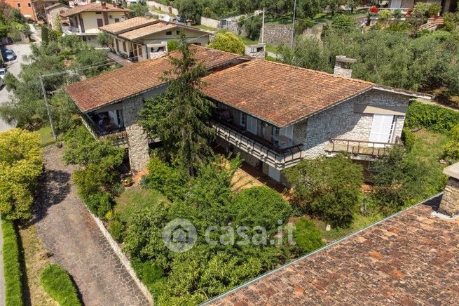 Villa in residenziale in Via Giacomo Leopardi