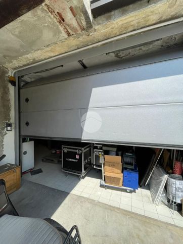 Capannone in commerciale in Via G. Garibaldi 10