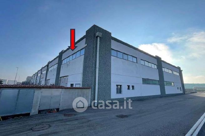 Capannone in commerciale in Via Reggio Calabria