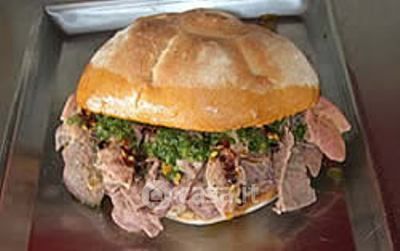 Attivitã /licenza (con o senza mura) in commerciale in Via Odorico da Pordenone 6