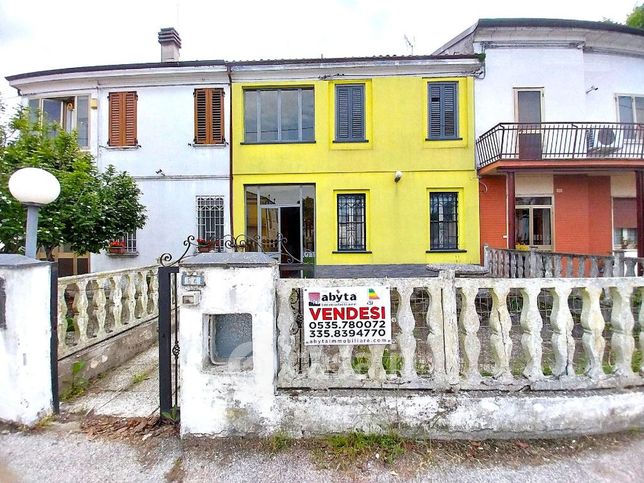 Casa bi/trifamiliare in residenziale in Viale A. Passardi 64
