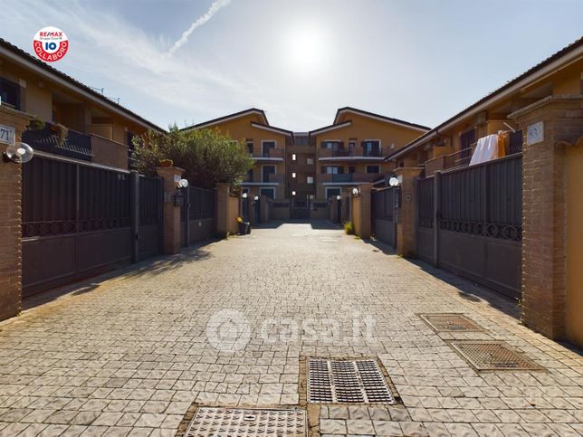 Appartamento in residenziale in Via Barzanò 77