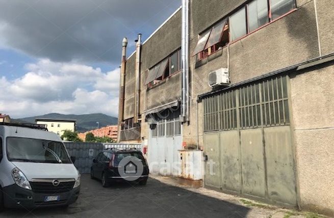 Capannone in commerciale in Via Alcide de Gasperi
