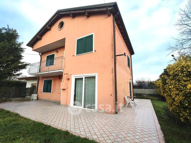 Casa indipendente in residenziale in Via Canal di Valle
