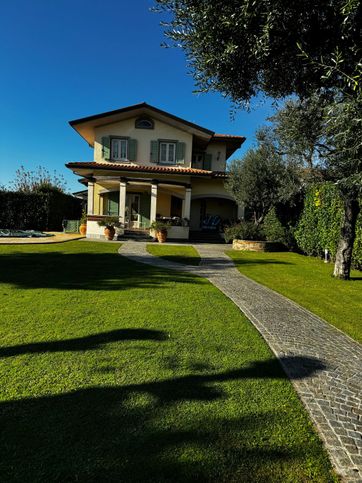 Villa in residenziale in Via Olmi