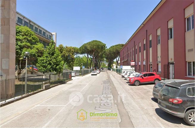 Ufficio in commerciale in Viale Francesco Giontella 2