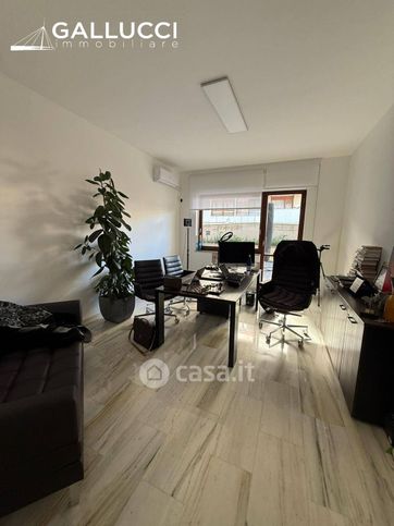 Ufficio in commerciale in Corso Vittorio Emanuele II