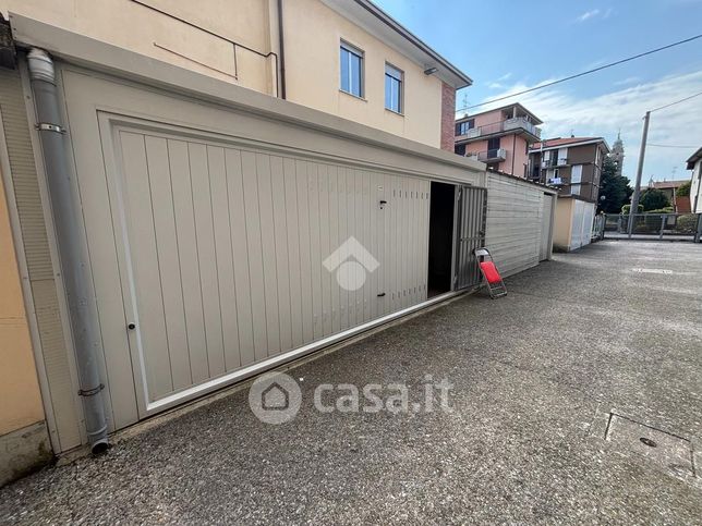 Box/posto auto in residenziale in 