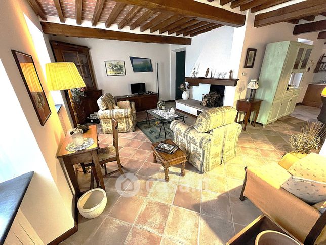 Casa bi/trifamiliare in residenziale in Via pennelle