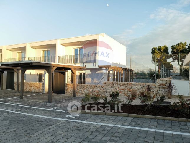 Casa bi/trifamiliare in residenziale in Strada Torrebella