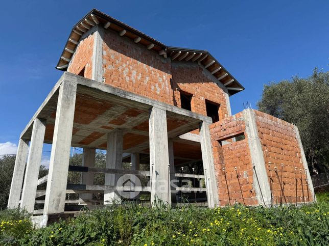 Villa in residenziale in Via Monade