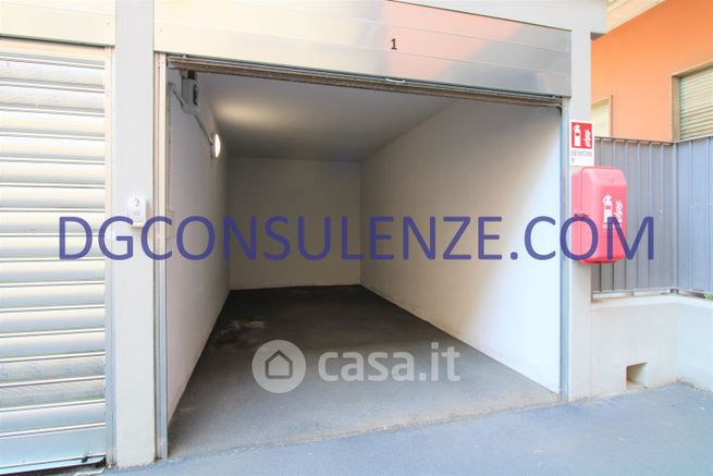 Box/posto auto in residenziale in Viale Corsica 76