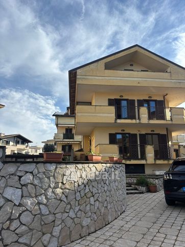 Casa indipendente in residenziale in Via Lago Patria