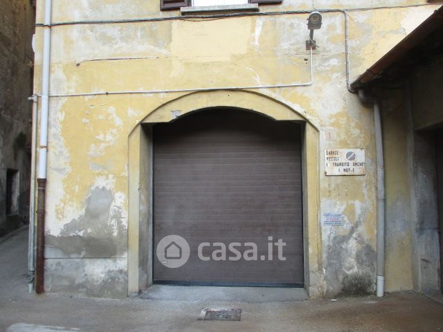 Capannone in commerciale in Via Andrea Alciato