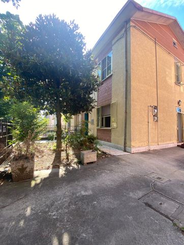 Casa bi/trifamiliare in residenziale in Viale I. Ricci