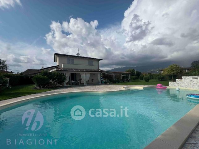Villa in residenziale in Via dei Lorenzi 32