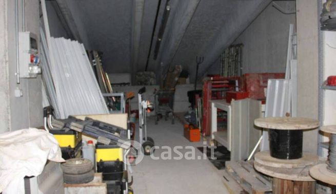 Capannone in commerciale in Via Andrea Fantoni 340