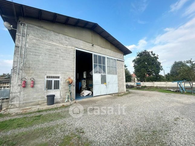 Capannone in commerciale in Via Sant'Anna 42